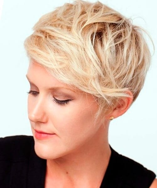 Messy pixie hairstyle for long face