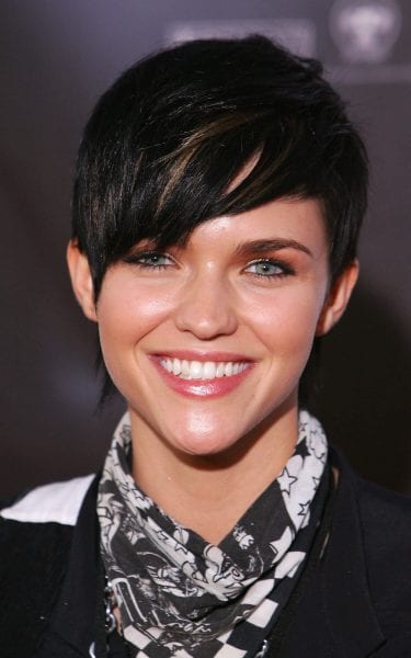 Edgy pixie hairstyle for the summer