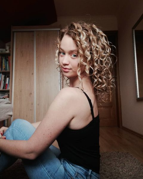 blonde curly hair with highlights