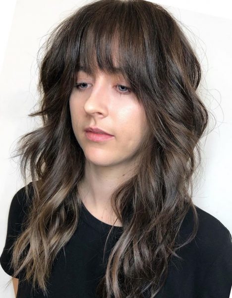 curled haircut with side bangs