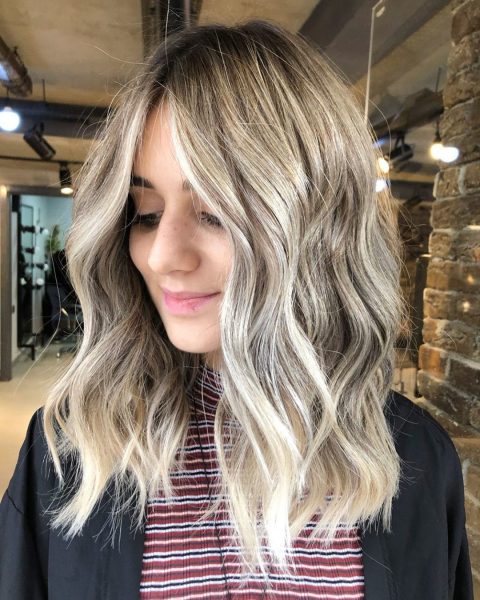 Long Wavy Bob Hairstyle of Platinum Blonde Color
