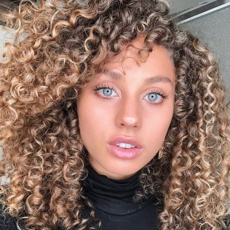 65+ Medium-Length Curly Hairstyles Every Passer-by Will Stare At