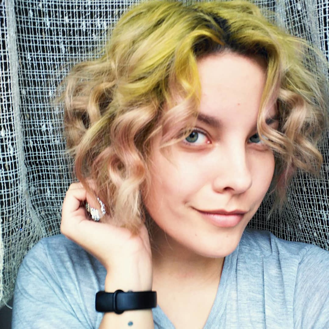Short Curly Hairstyle for Blondes