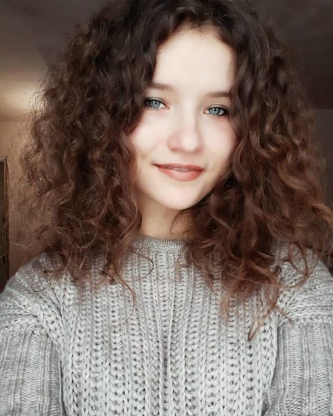 Shoulder-Length Curly Hairstyle