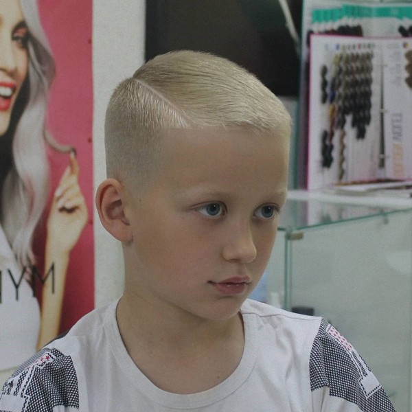 A short faded hairstyle for boys.