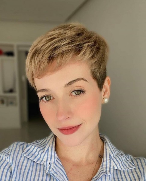 A short pixie haircut made in the balayage technique.