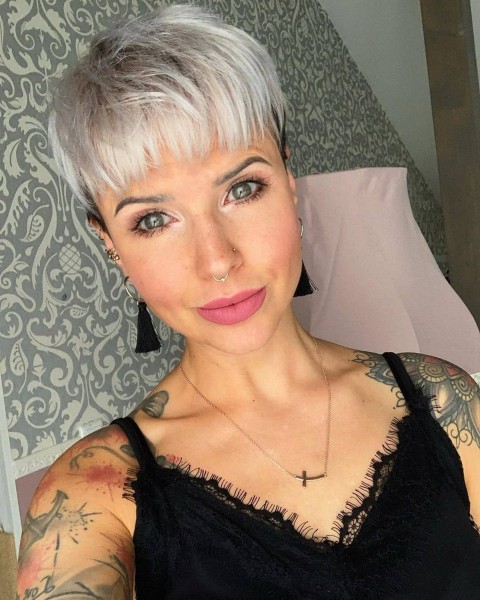 A pixie hair cut for women with oval face.
