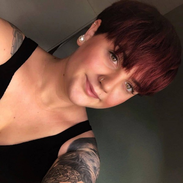 A pixie hair cut for round face type.