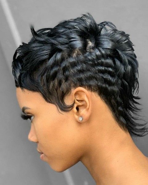 A long pixie haircut for Afro-American women.