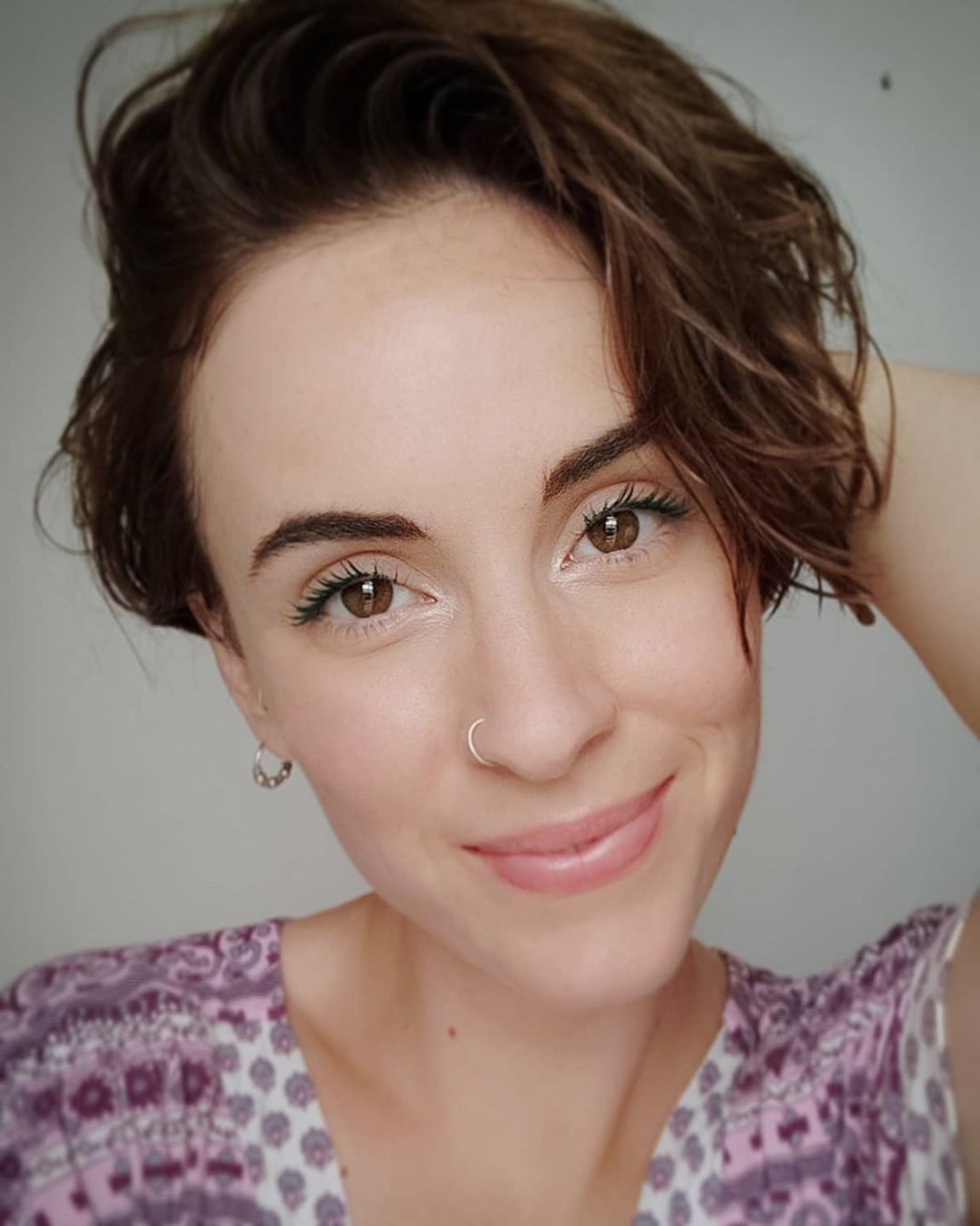 A pixie haircut for the women with oblong face shape.