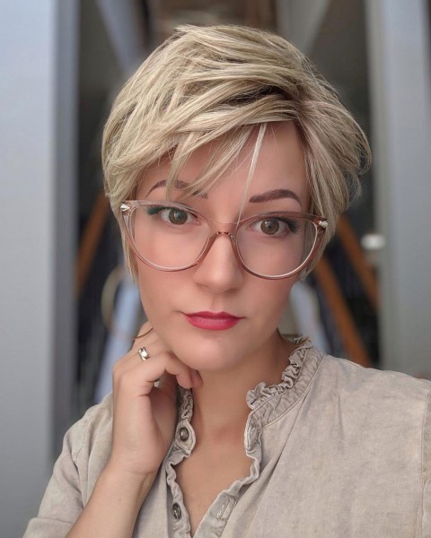 Pixie short hairstyles for thick hair.