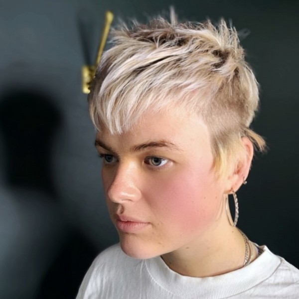 A pixie haircut for girls with chubby face.