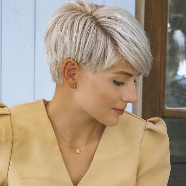 A short textured pixie hairstyle for elegant women.