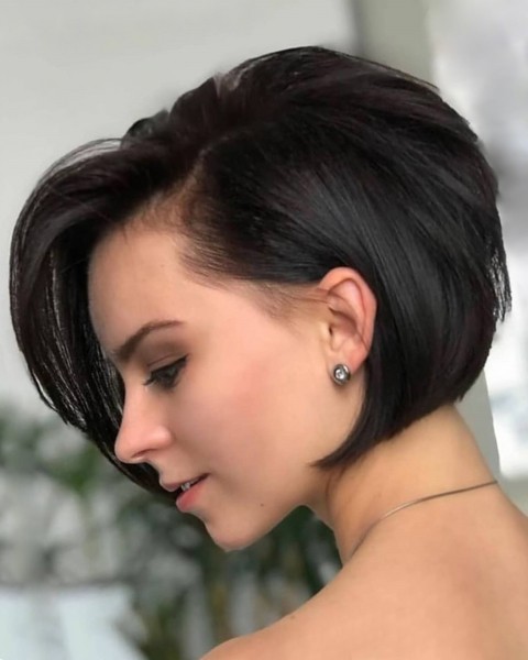 A side-parted pixie hair cut in the bob style.