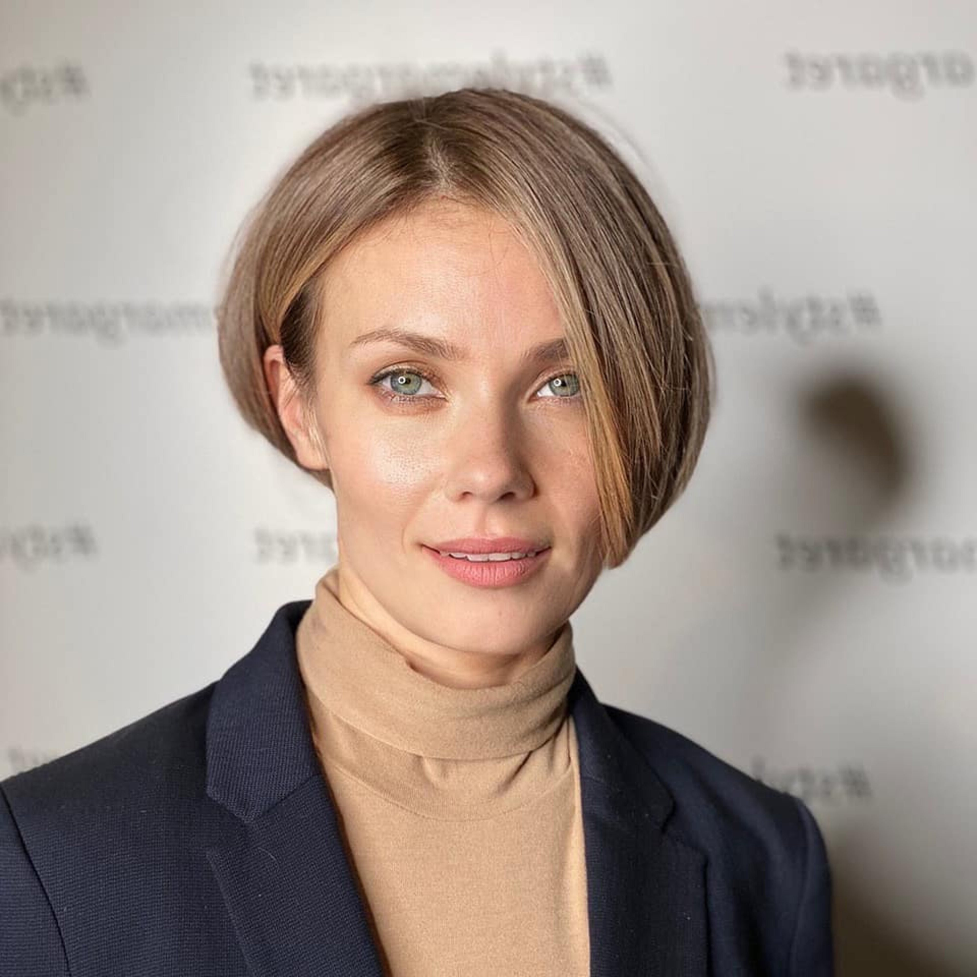 Стрижка москвичка фото женская на средние волосы