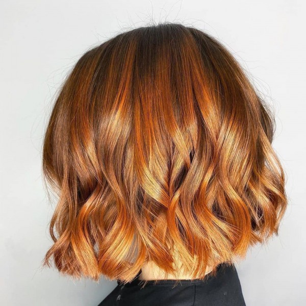 A one-length bronde bob hairstyle with feathered layers.
