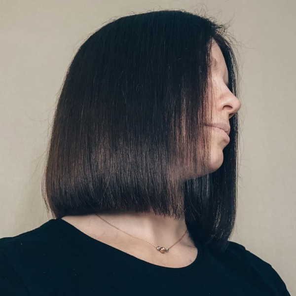 A one-length bob  hairstyle.