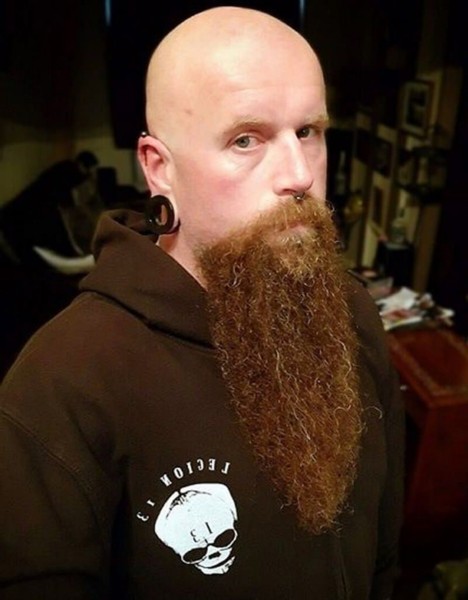 A full beard in the goatee style.