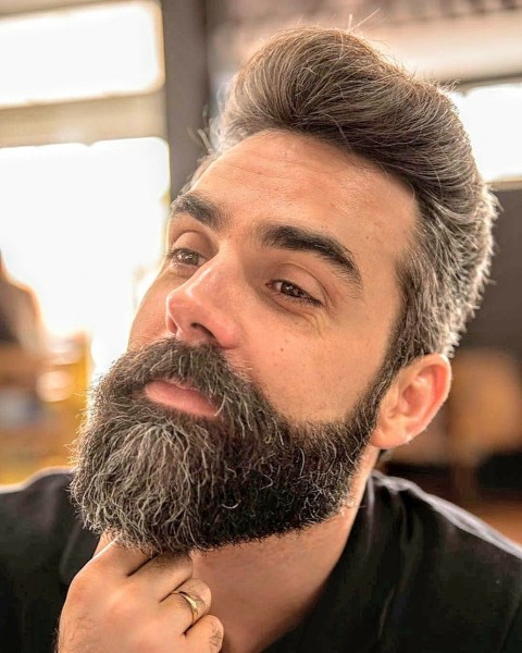 A short beard with a long goatee.