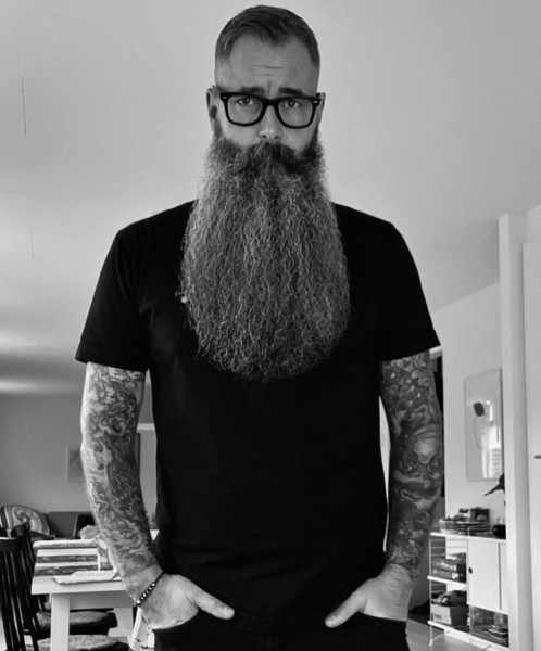 A full beard for sexy men.