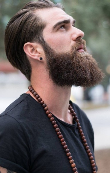 A full neckline beard for males.