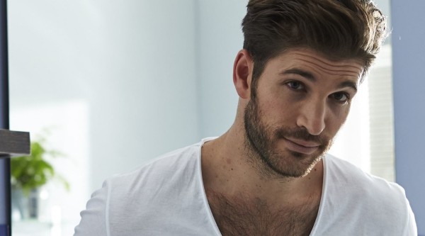 A 5-day stubble beard for cool men.
