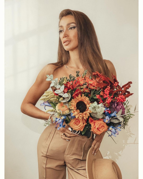 Elegant Julia Kashirova with a bouquet of flowers and long hair