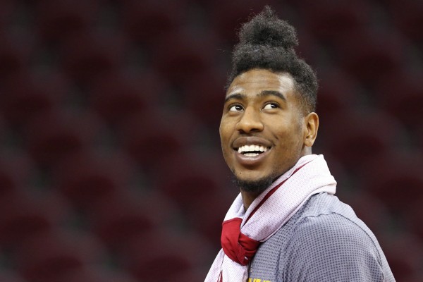 Shumpert male bun hairstyle for a stylish look.
