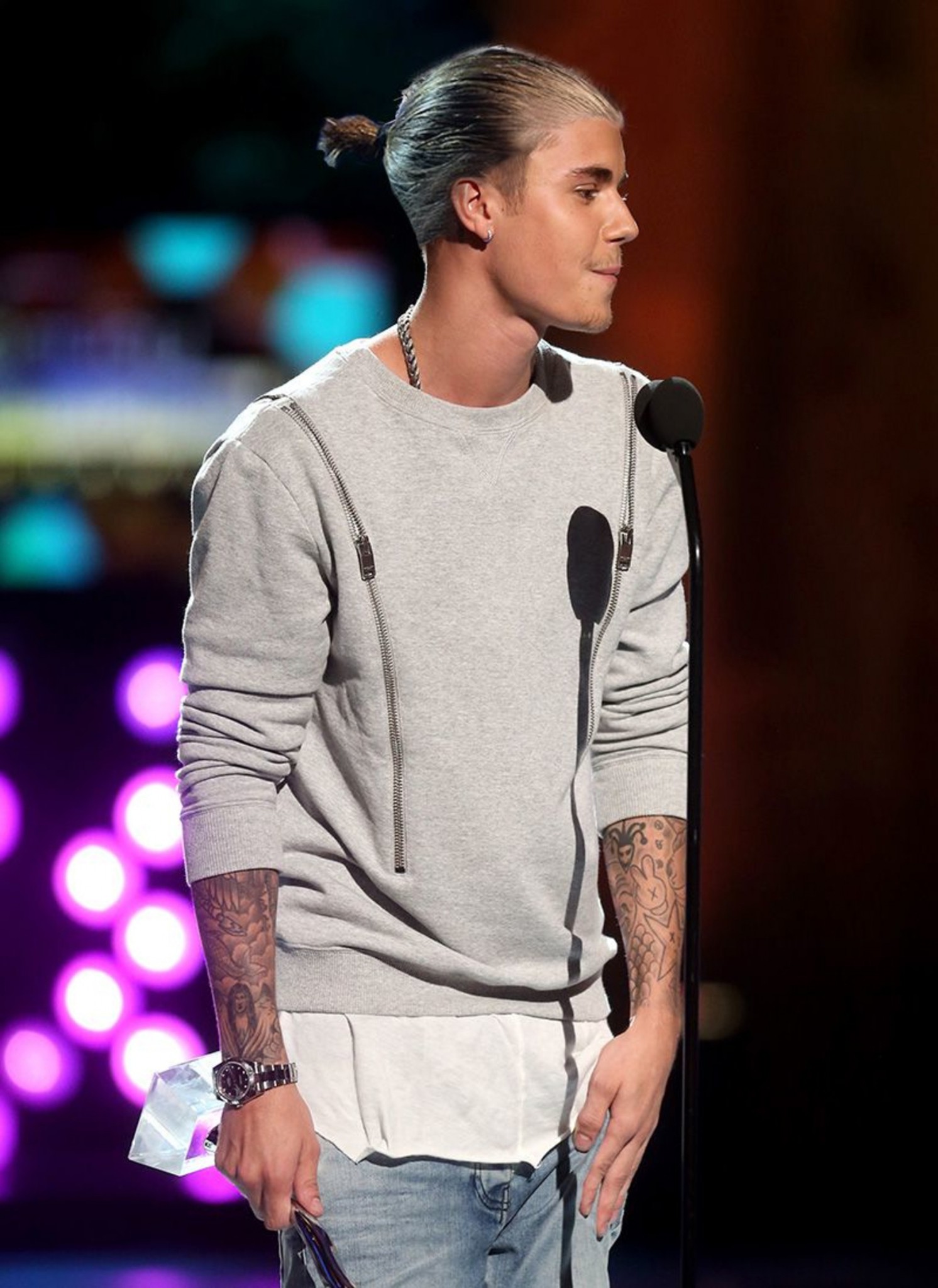 Justin Bieber’s Bold Man Bun Trend: Redefining Style with a Fresh Twist