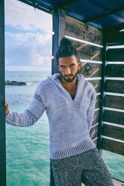 Ranveer Singh male bun style for perfect vacation.