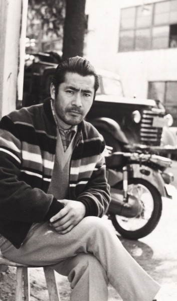 Toshiro Mifune with an attractive bun style.
