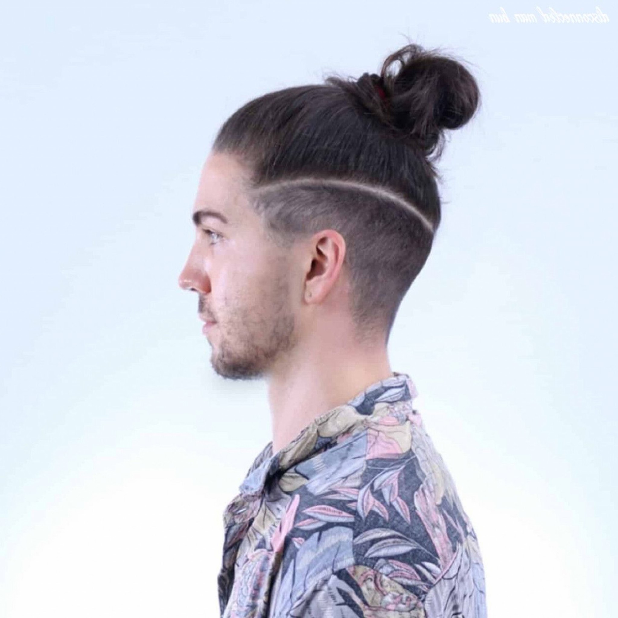 Топ кнот. Андеркат man bun. Мэн бан + андеркат. Man bun в 2020. Топ кнот андеркат.